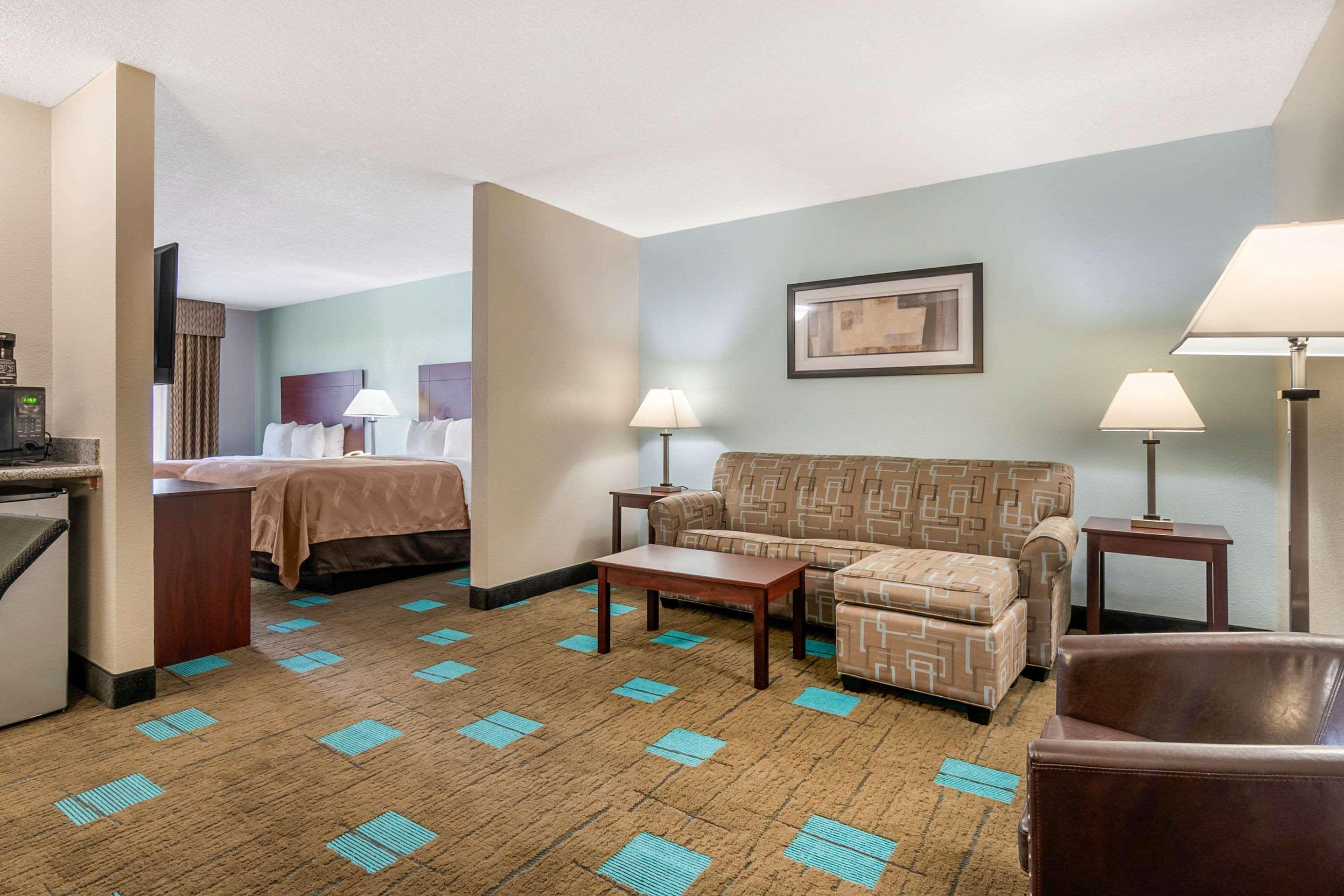 Quality Suites Kansas City International Airport Exterior foto