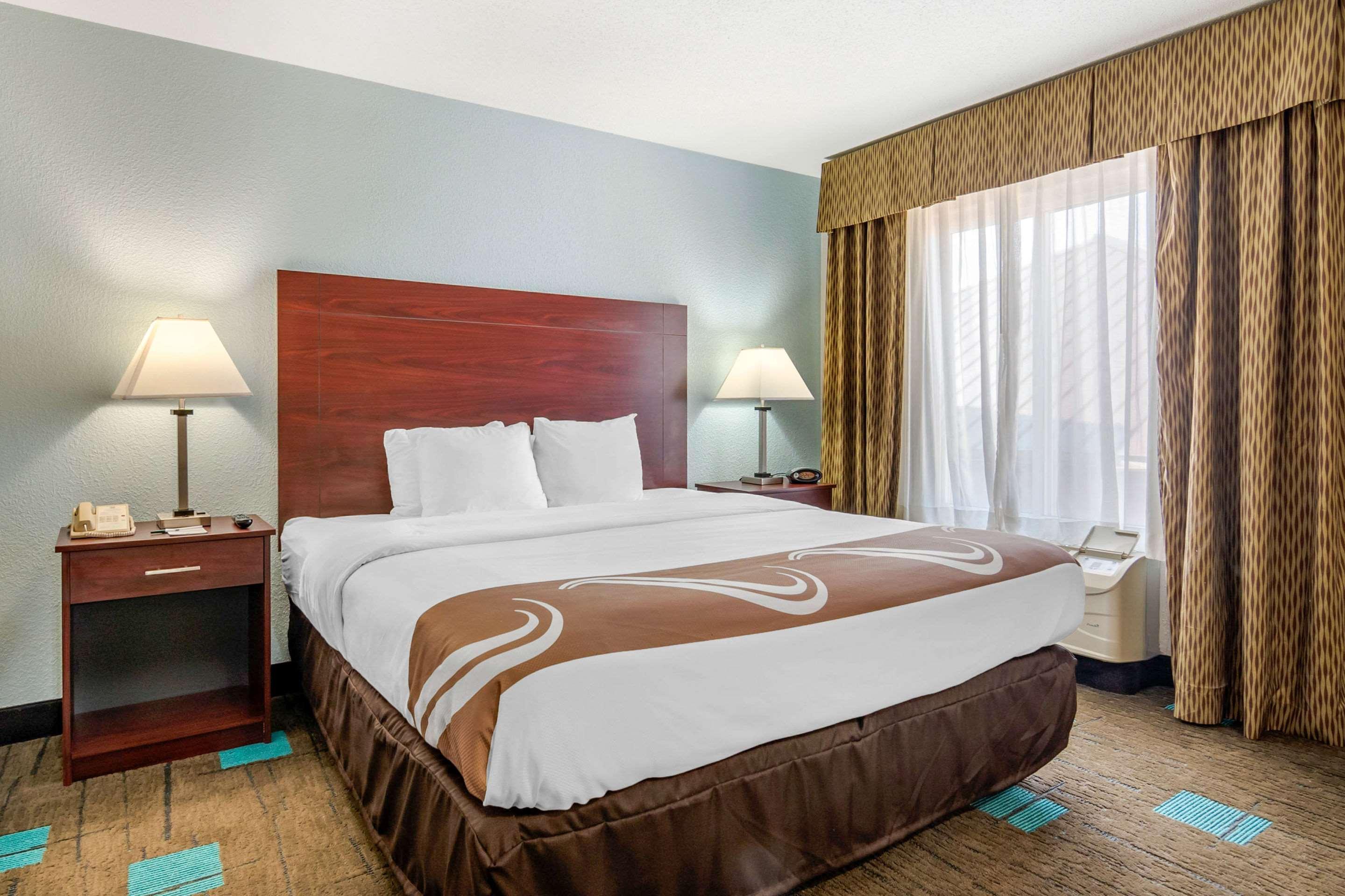 Quality Suites Kansas City International Airport Exterior foto