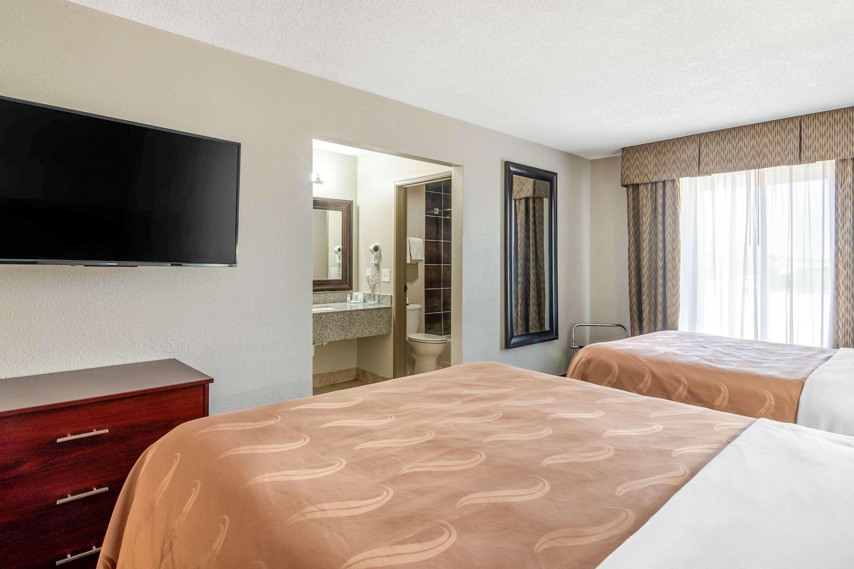 Quality Suites Kansas City International Airport Exterior foto